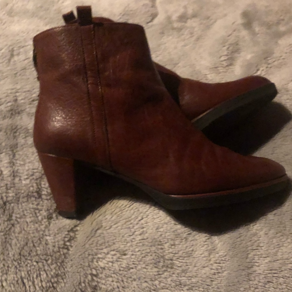 Stuart Weitzman brown leather boots